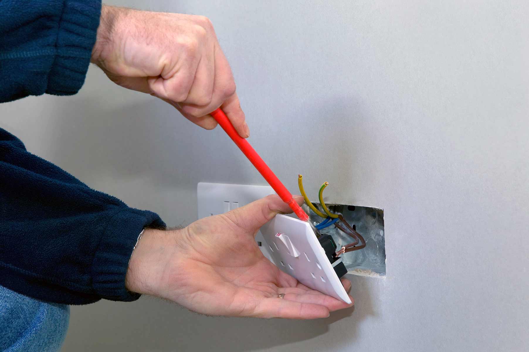 Our electricians can install plug sockets for domestic and commercial proeprties in Melton Mowbray and the local area. 